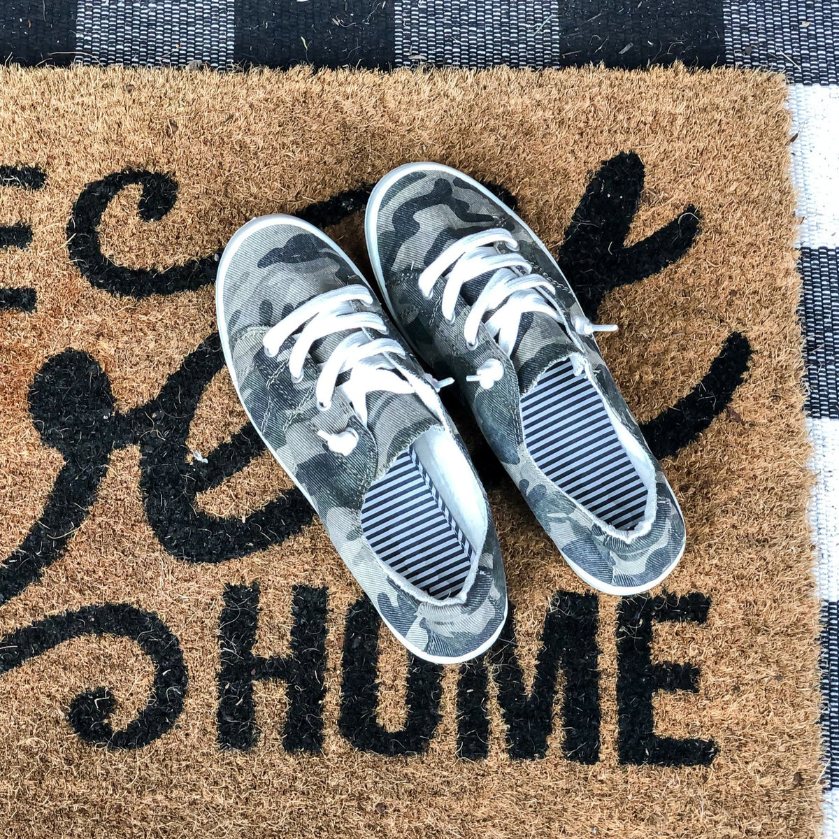 Roxy store camo shoes